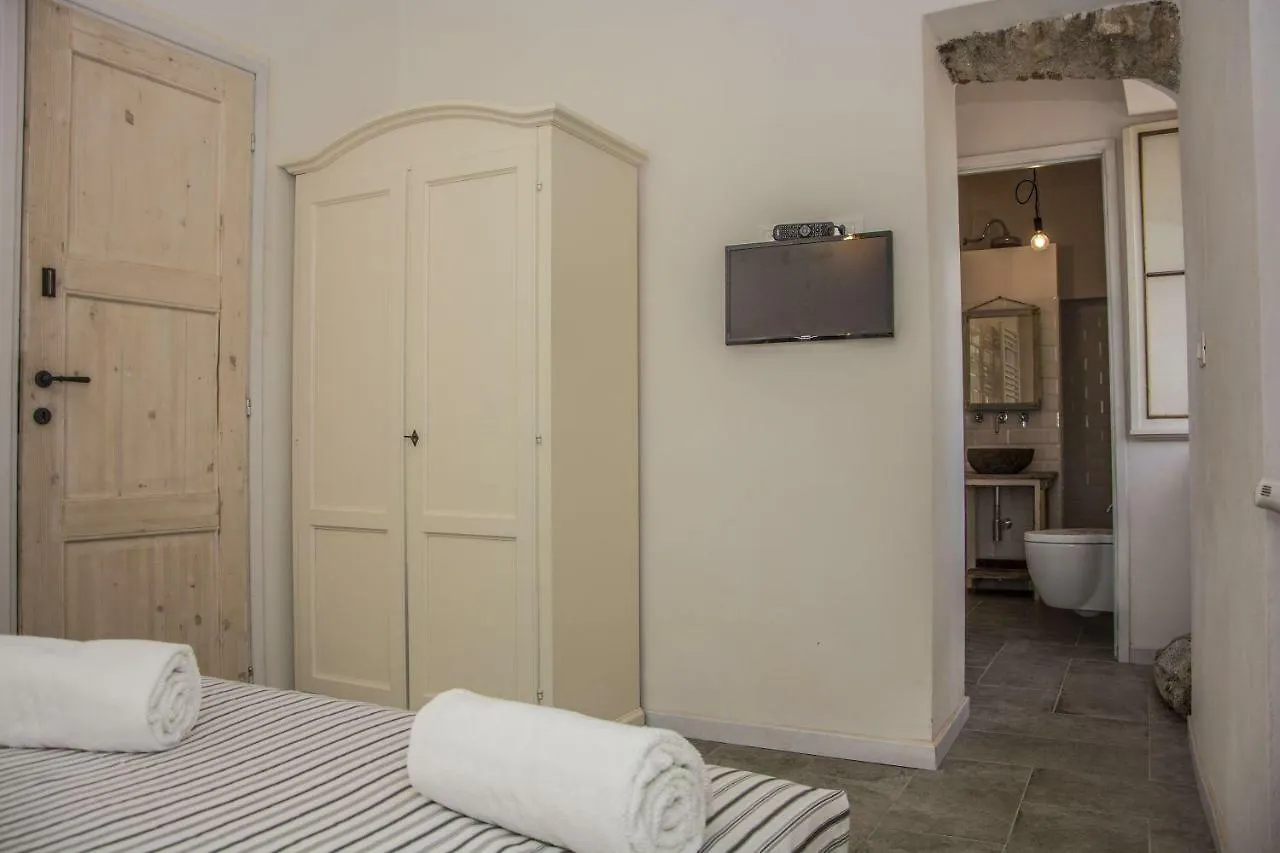Guest house Apartment Sotto Il Santo Orco Feglino Italy